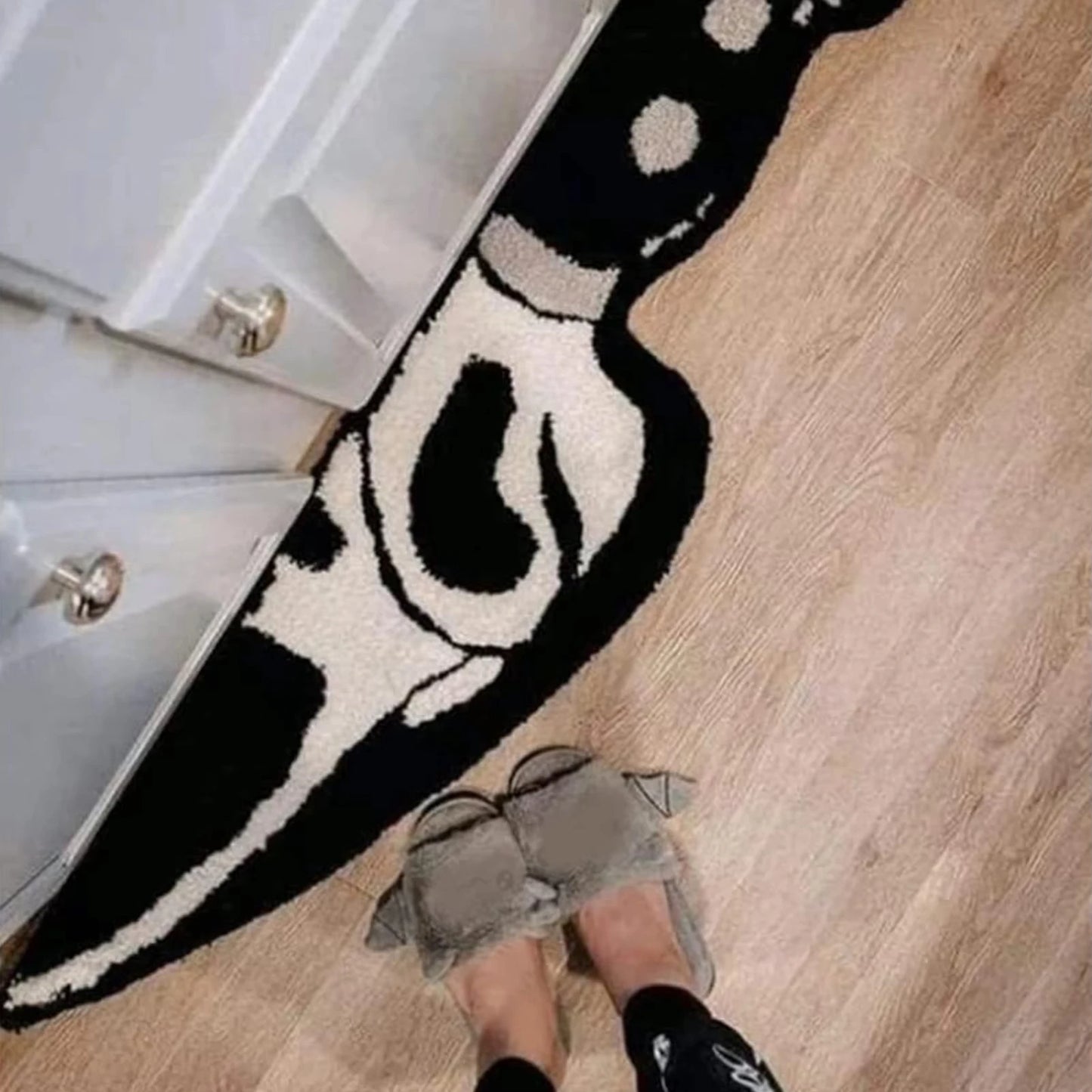 Minimalist Knife Print Rug - Black and White Graphic Floor Mat for Living Room & Bedroom